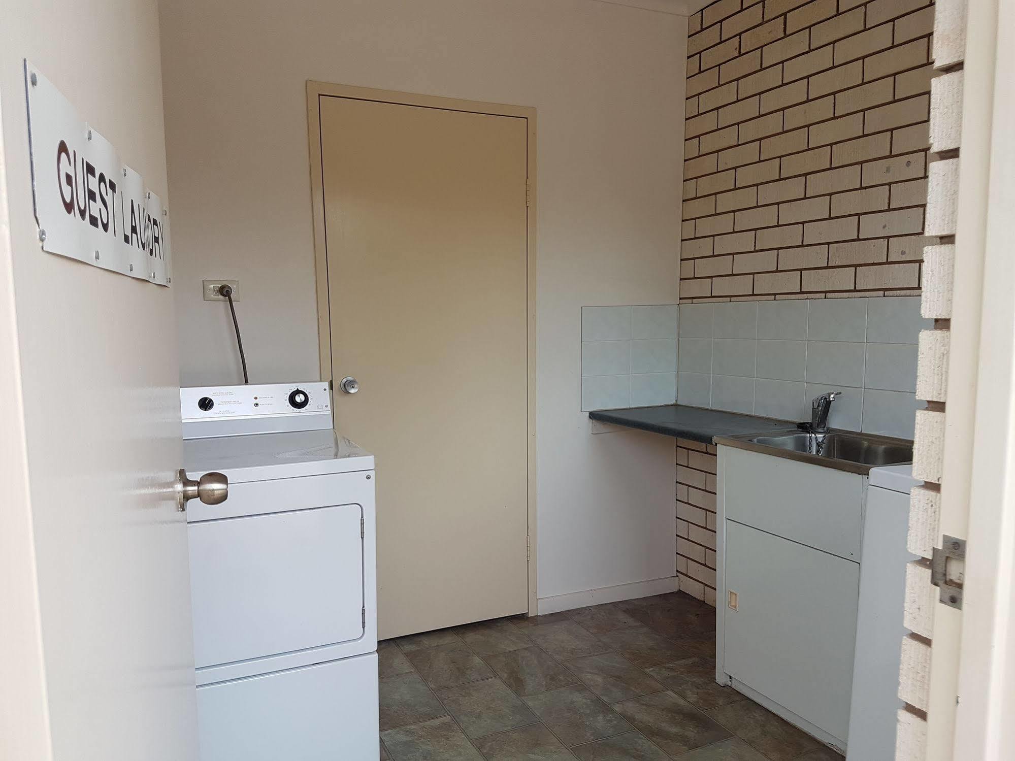 Emerald Tower Motor Inn Kültér fotó